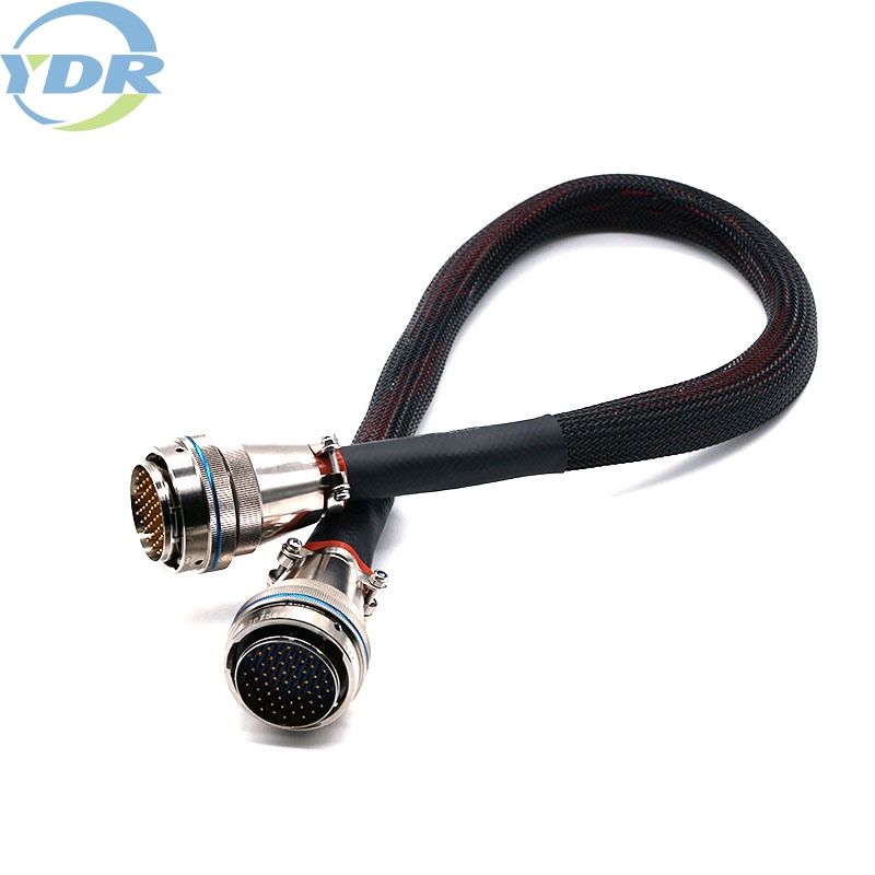 Који су делови жичног конектора?